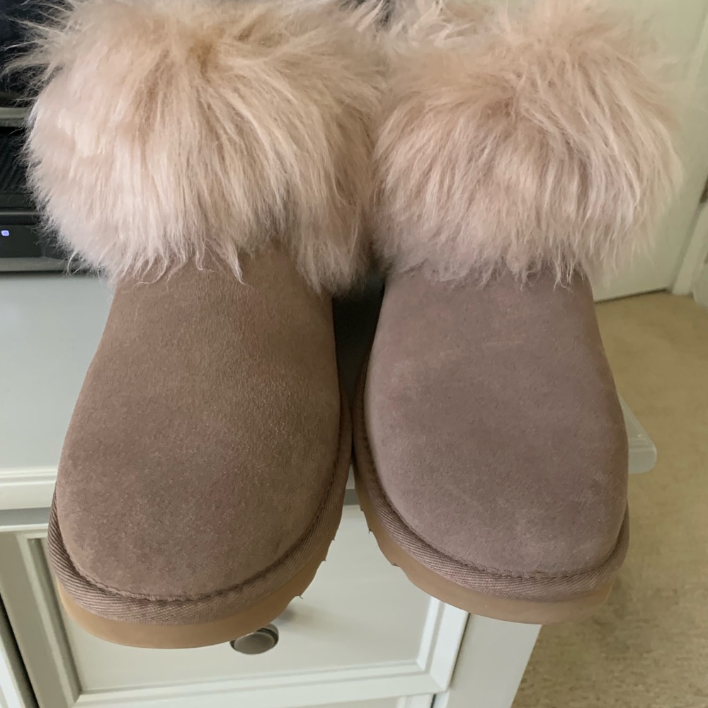 New w/o tags ugg boots size 8